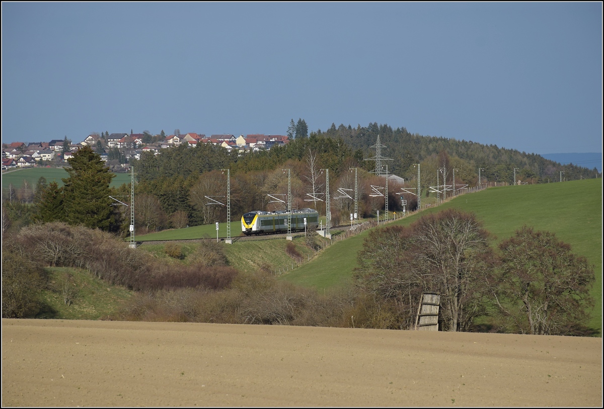 Bwegt Coradia zwischen Röthenbach und Löffingen. April 2021.