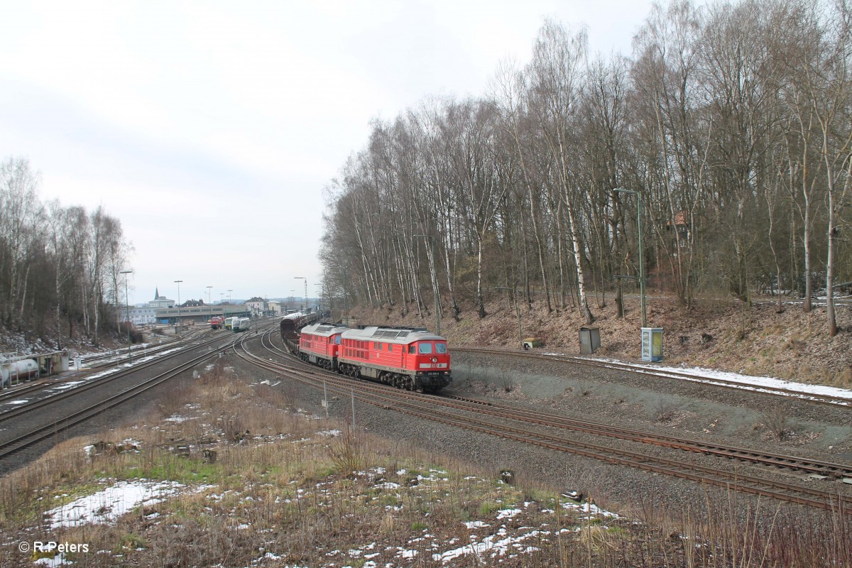 Der verspätete 51714 Nürnberg - Seddin, gezogen von 233 306 + defekter 233 233 beim durchfahren von Marktredwitz. 05.03.16