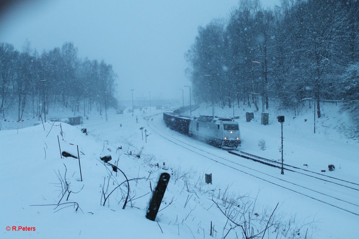 Dispo ER20 war gestern... jetzt ist DieselTraxx dran!!! 76 111 mit dem 48340 Cheb - Mehltheuer beim verlassen von marktredwitz nach dem Umsetzen. 31.01.15