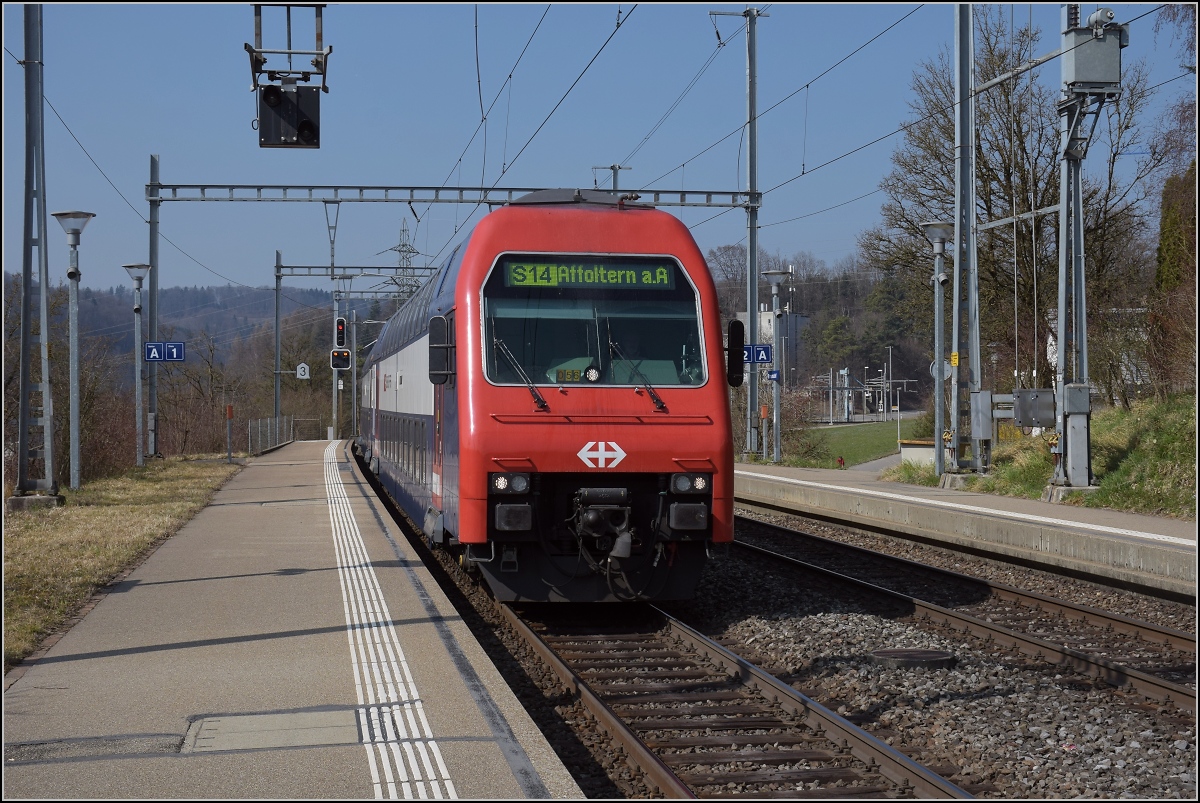 DPZ mit Lok Re 450 056 in Birmensdorf. März 2022.