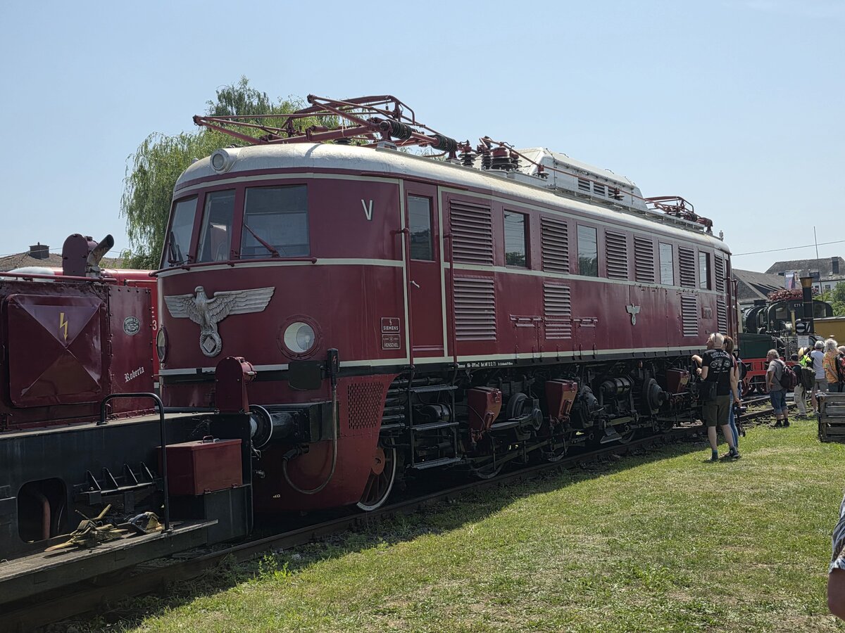 E19 12 (119 012) beim Sommerfest DB Museum Koblenz. 14.06.2025