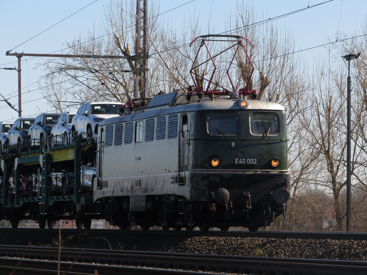 E40 002 (140 002) PRESS mit Autozug durch Dedesen-Gmmer. 19.03.2025