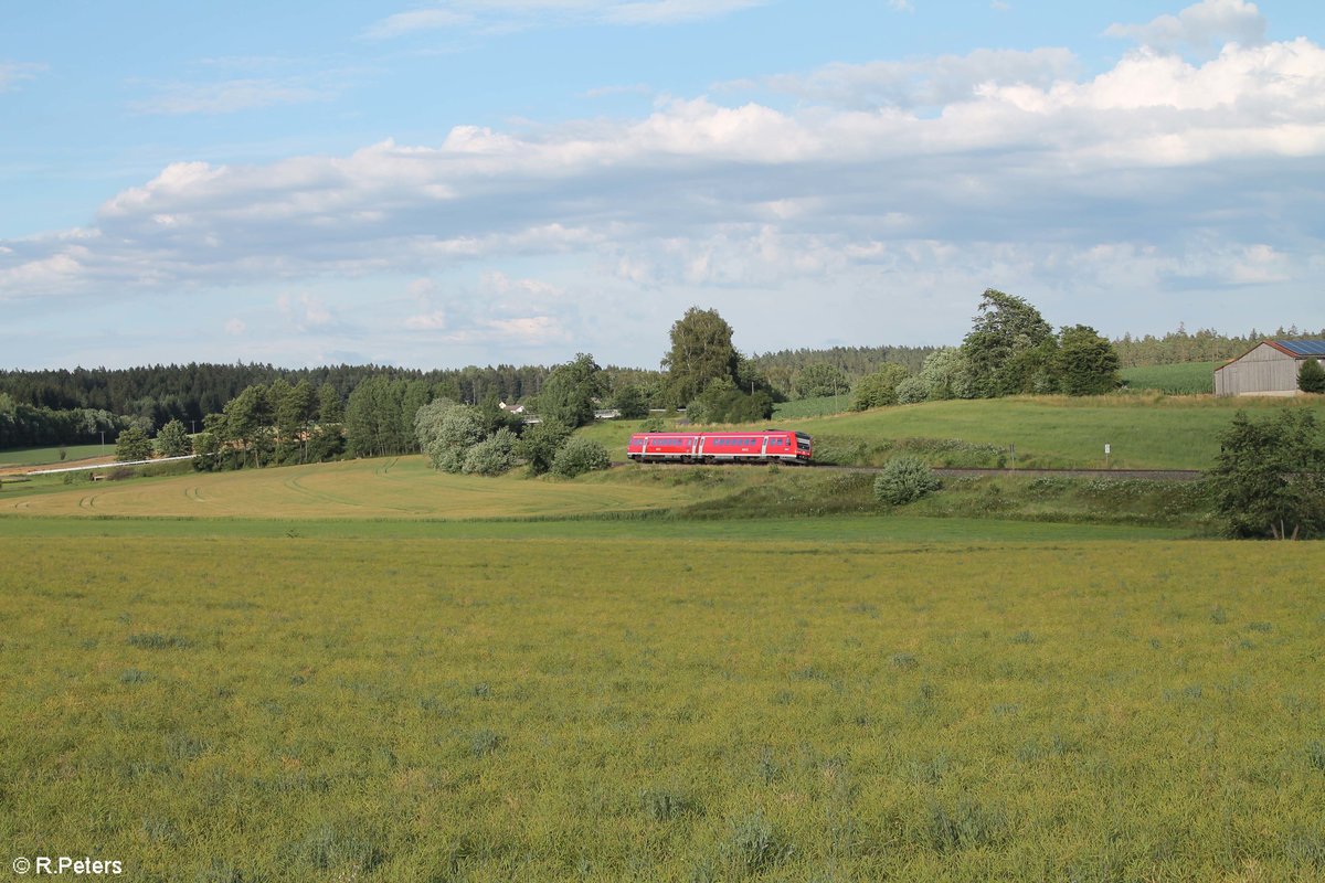 Ein Umleiter 612er als RE Hof - Nürnberg kurz vor Reuth bei Erbendorf. 10.07.20