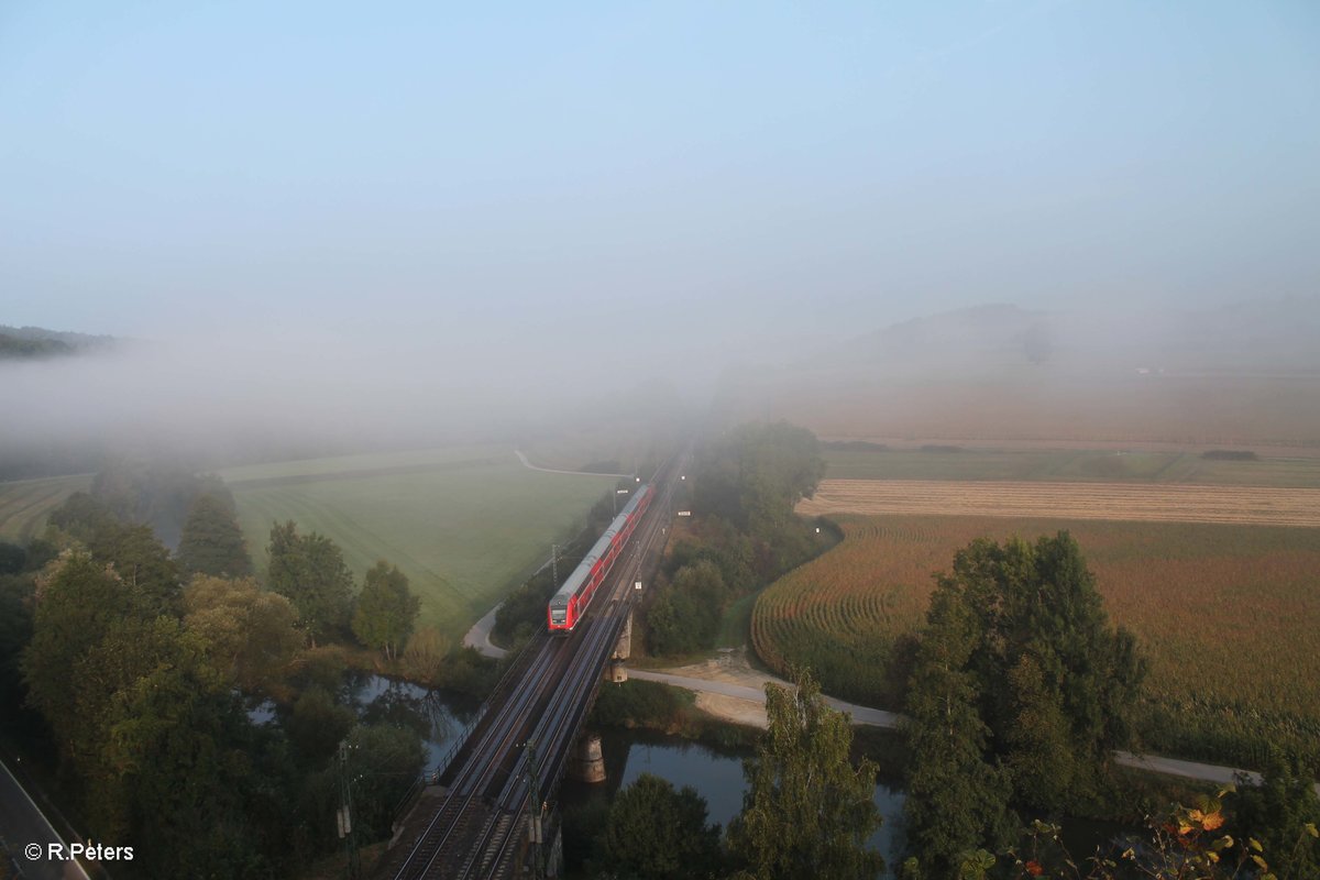 Eine 146iger schiebt einen RE nach Ingolstadt/München bei Dollnstein. 24.09.16