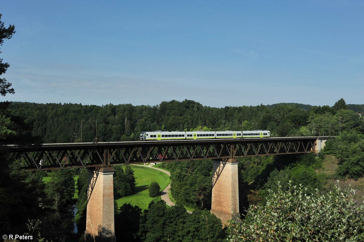 Eine agilis überquert das Beratzhausener Viadukt. 21.08.21