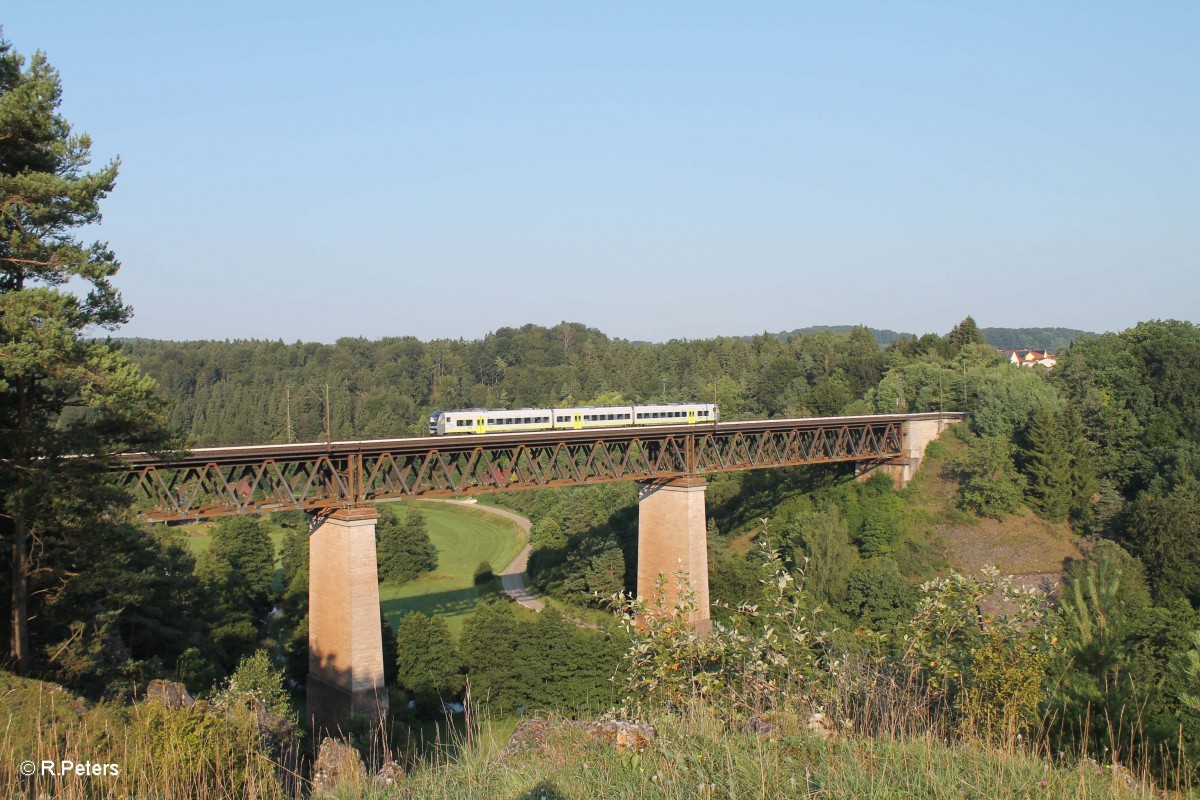 Eine Agilis überquert das Viadukt bei Beratzhausen. 25.07.14