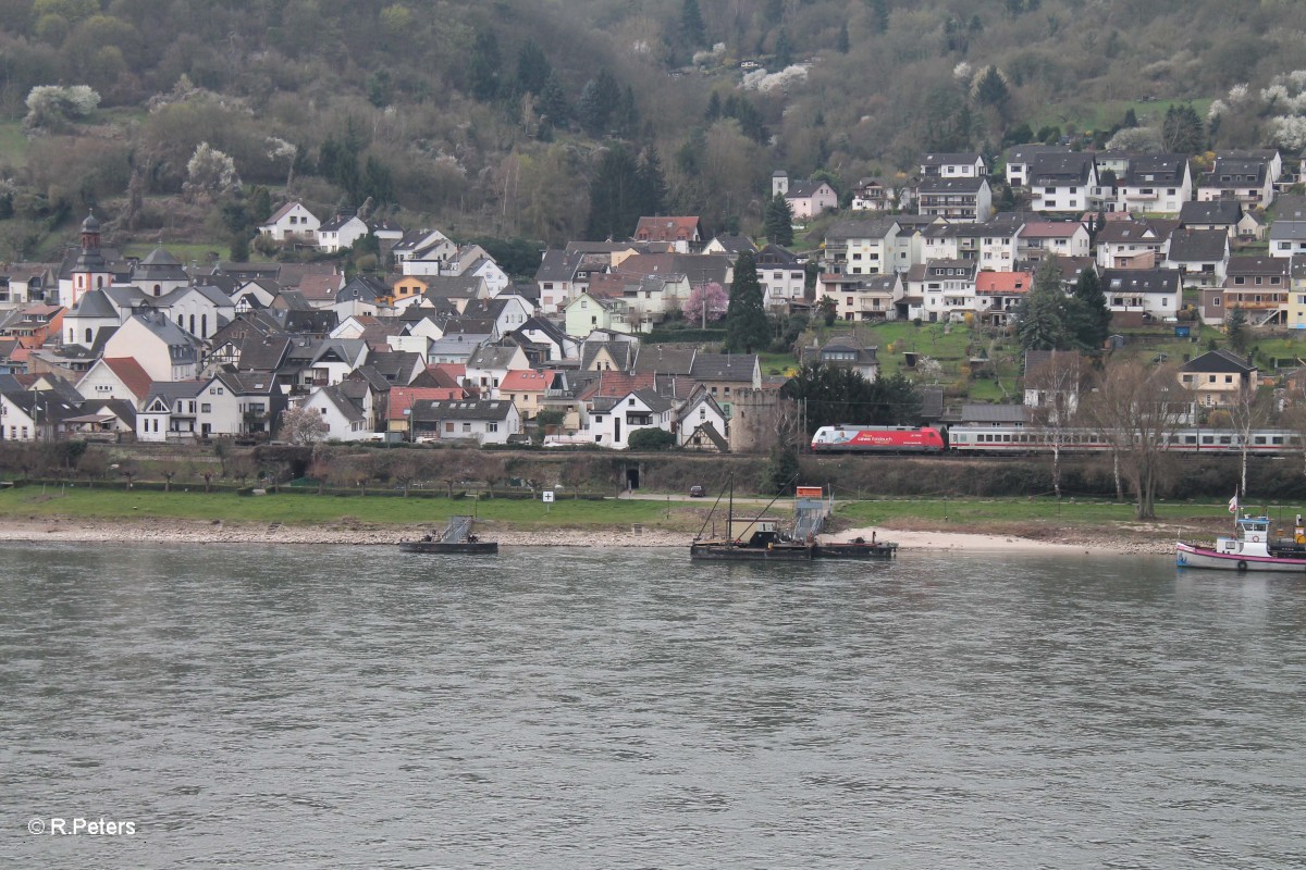 Eine CEWE Fotobuch 101er auf der linken Rheinstrecke bei Trechtinghausen. 21.03.14