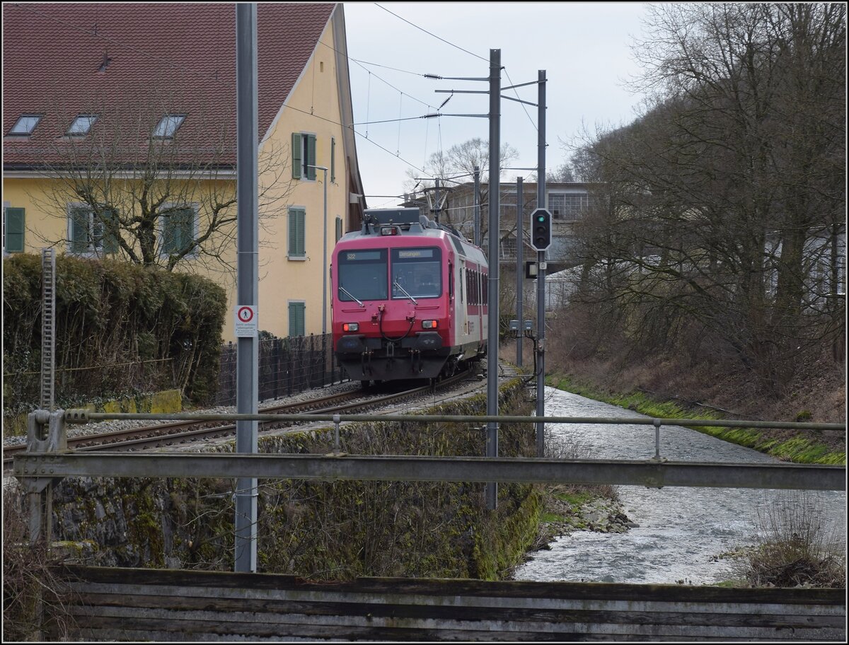 Eine Überraschung in der Klus war der Travys-NPZ RBDe 560 364, der hier in den Diensten der SBB steht und ab dieser Fahrt den Verkehr nach Balsthal bestritt. Januar 2023.