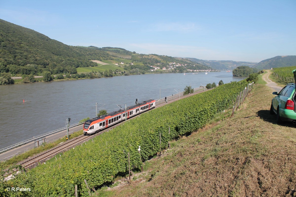 Eine Vias als SE25009 Neuwied - Frankfurt/Main kurz hinter Lorch am Rhein. 18.06.14