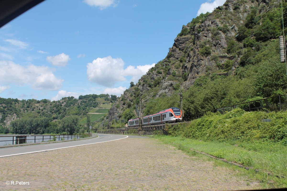 Eine Vias als SE25019 Neuwied - Frankfurt/Main kurz hinter der Loreley. 15.07.14