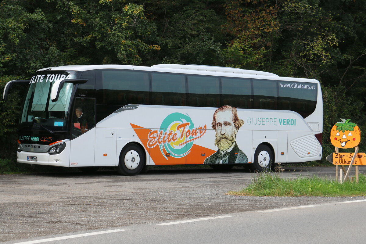 Elite Tours, Wien - Nr. ET5041/W 8857 MW - Setra am 5. Oktober 2022 in Rossatz (Aufnahme: Martin Beyer)