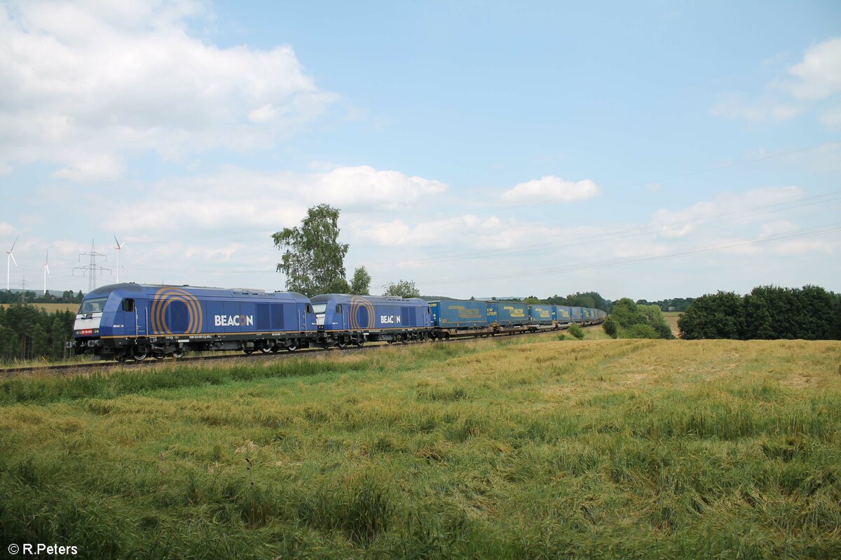 ER20 001 und ER20 015 ziehen Ein LKW Walter Elbtal Umleiter über das Röslau Viadukt bei Seußen. 22.07.21