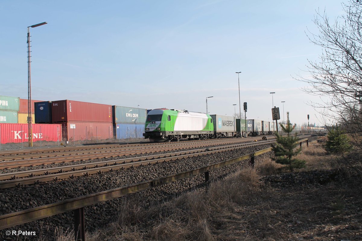 ER20-01 alias 223 102-5 steht in Wiesau mit dem Wiesau Containerzug nach Hamburg bereit. 14.03.17