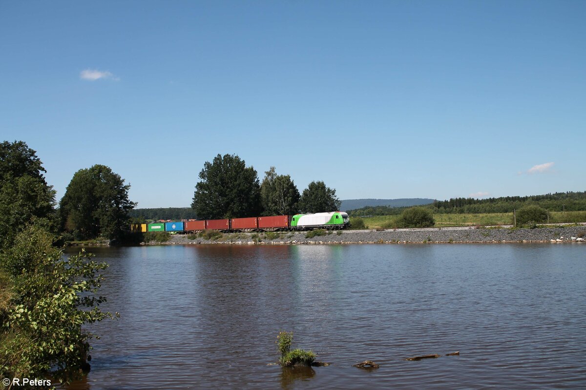 ER20-01 mit dem Wiesau Containerzug am Rechenweiher. 14.08.21