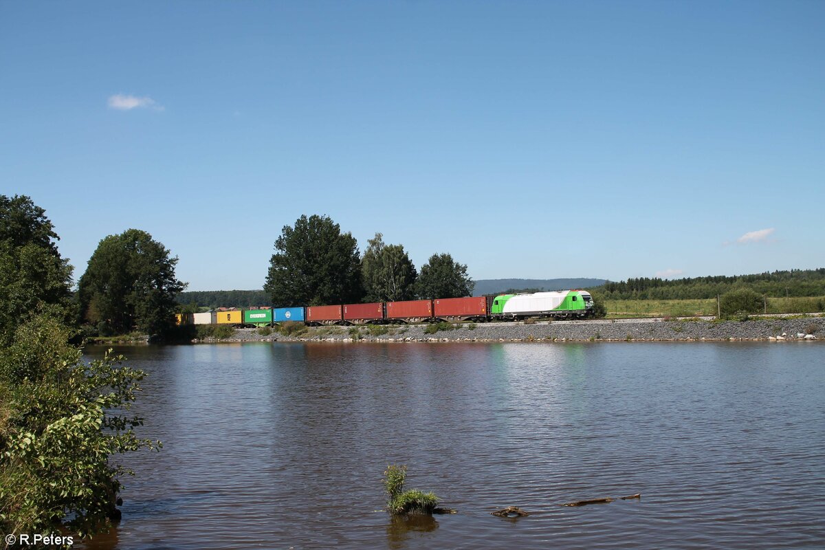 ER20-01 mit dem Wiesau Containerzug am Rechenweiher. 14.08.21