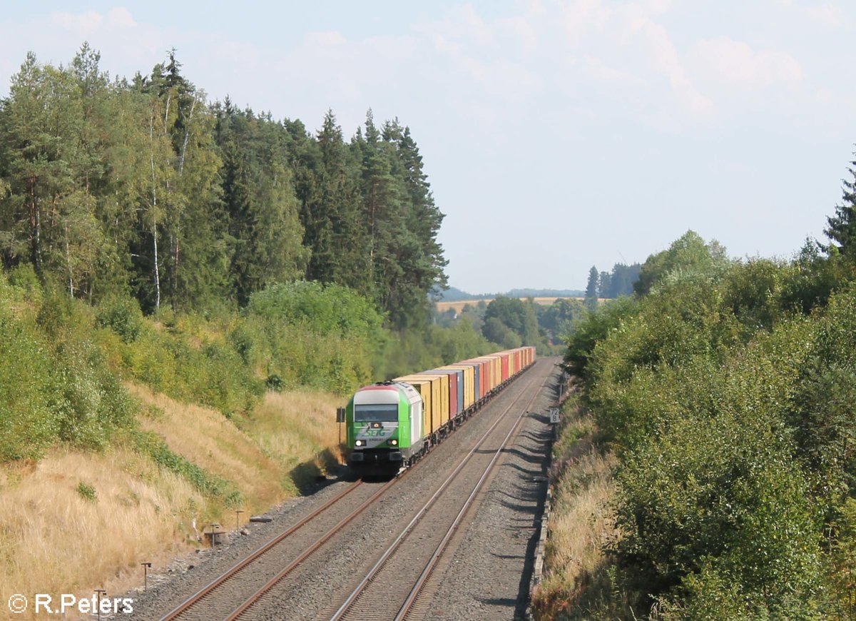 ER20-01 zieht den Wiesau Containerzug nach Hof bei Großwenden. 18.08.18