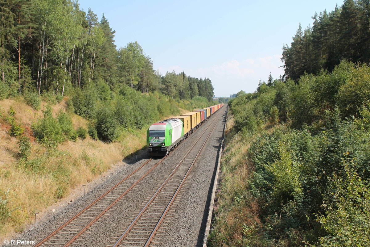 ER20-01 zieht den Wiesau Containerzug nach Hof bei Großwenden. 18.08.18