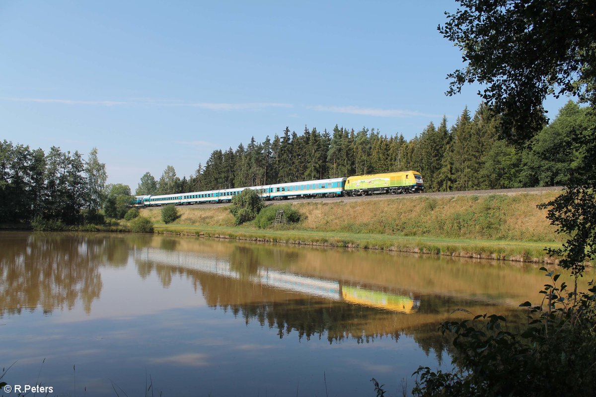 ER20 013 alias BODO zieht mit dem ALX84103 München - Hof an ein der zahlreichen Karpfenteiche in der Oberpfalz in Richtung Ziel. 28.07.18