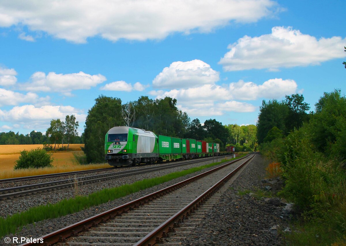 ER20-02 mit den Wiesau Containerzug kurz vorm Ziel, bei Schönfeld. 12.07.22