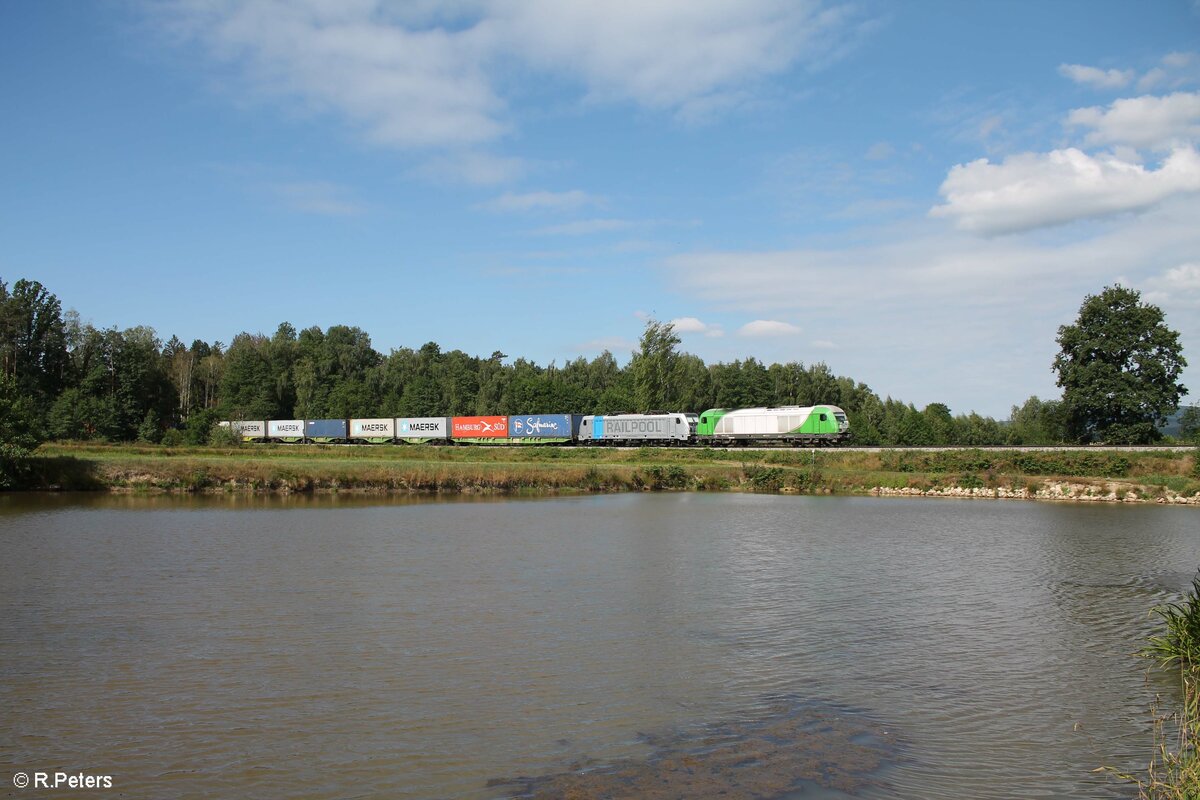 ER20-03 + 187 347 mit dem Wiesau Containerzug kurz vor Wiesau. 16.07.22