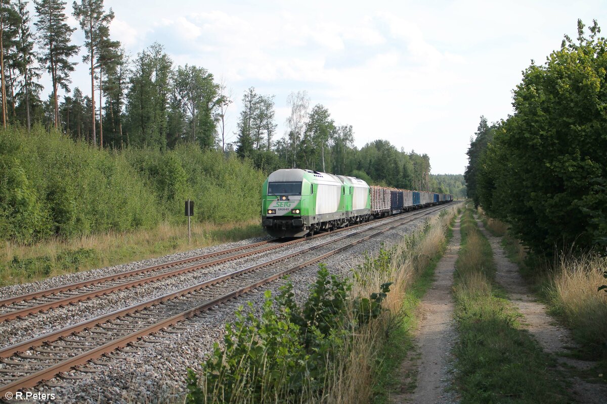 ER20 03 + ER20 04 mit einem Rundholzzug von Nürnberg langwasser nach Wiesau kurz vor ihrem Ziel. 30.08.22