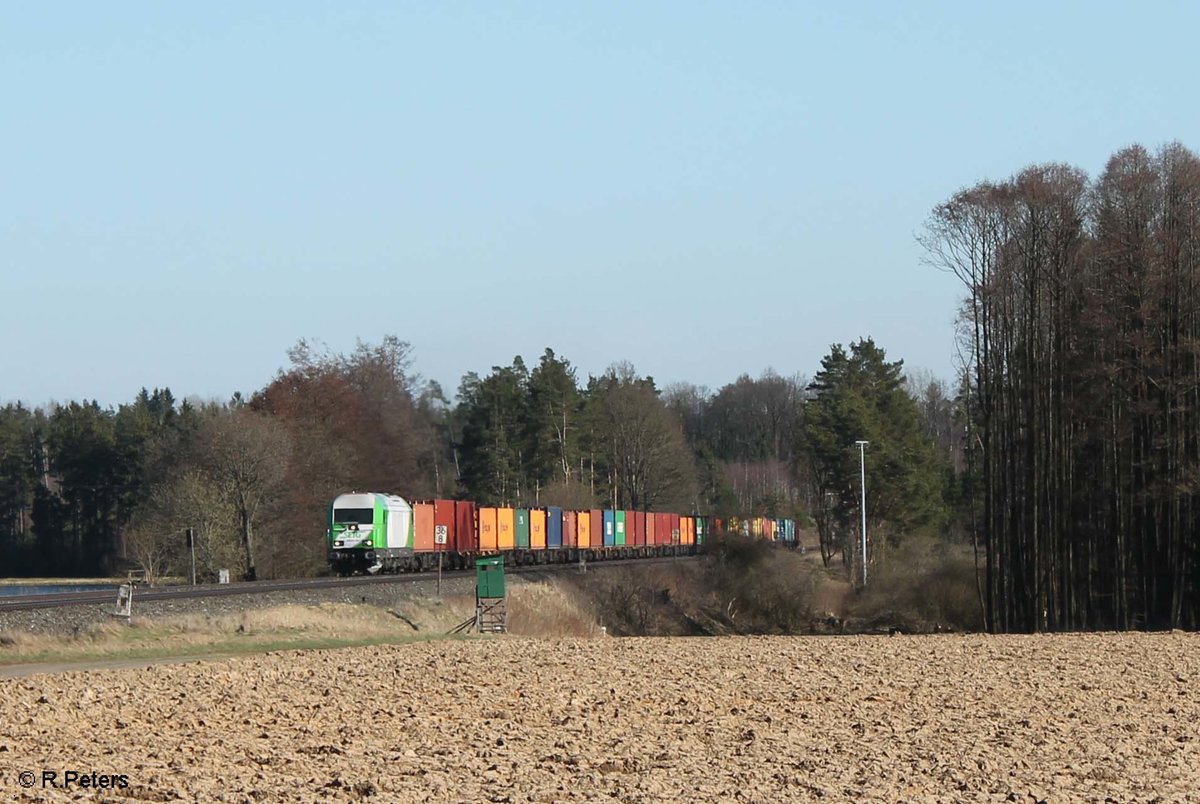 ER20 03 alias 223 103 zieht bei Oberteich den lange Leine Bunter Schachteln aus Wiesau nach Hof. 07.04.18