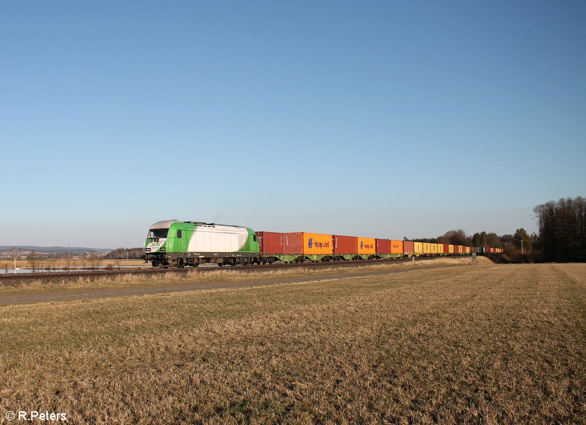 ER20 03 zieht bei Oberteich mit dem Containerzug nach Hamburg. 23.03.22