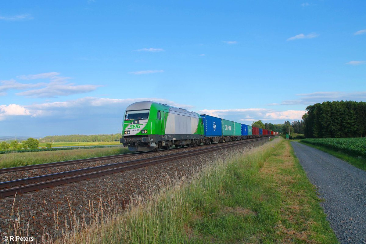 ER20-03 zieht den Wiesau Containerzug bis Hof bei Oberteich. 18.06.18