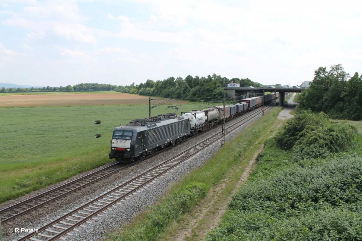 ES 64 F4 459 mit einem Wechselpritschenzug bei Großsachsen-Heddesheim. 28.05.15