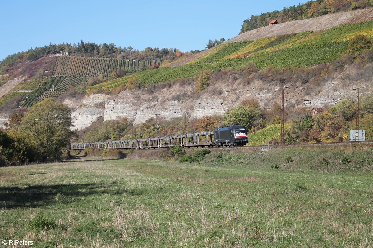 ES 64 U2 036 zieht mit einem leeren BLG Autotransportzug gen Süden bei Himmelstadt 13.10.18