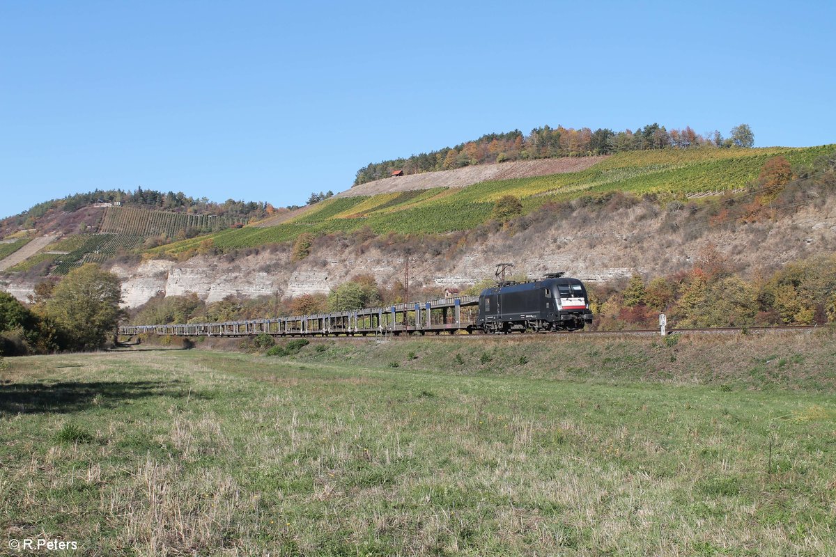 ES 64 U2 036 zieht mit einem leeren BLG Autotransportzug gen Süden bei Himmelstadt 13.10.18