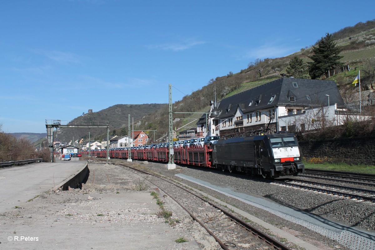 ES64 F4 084 mit einem Subaru-Autozug in Lorch am Rhein. 20.03.14