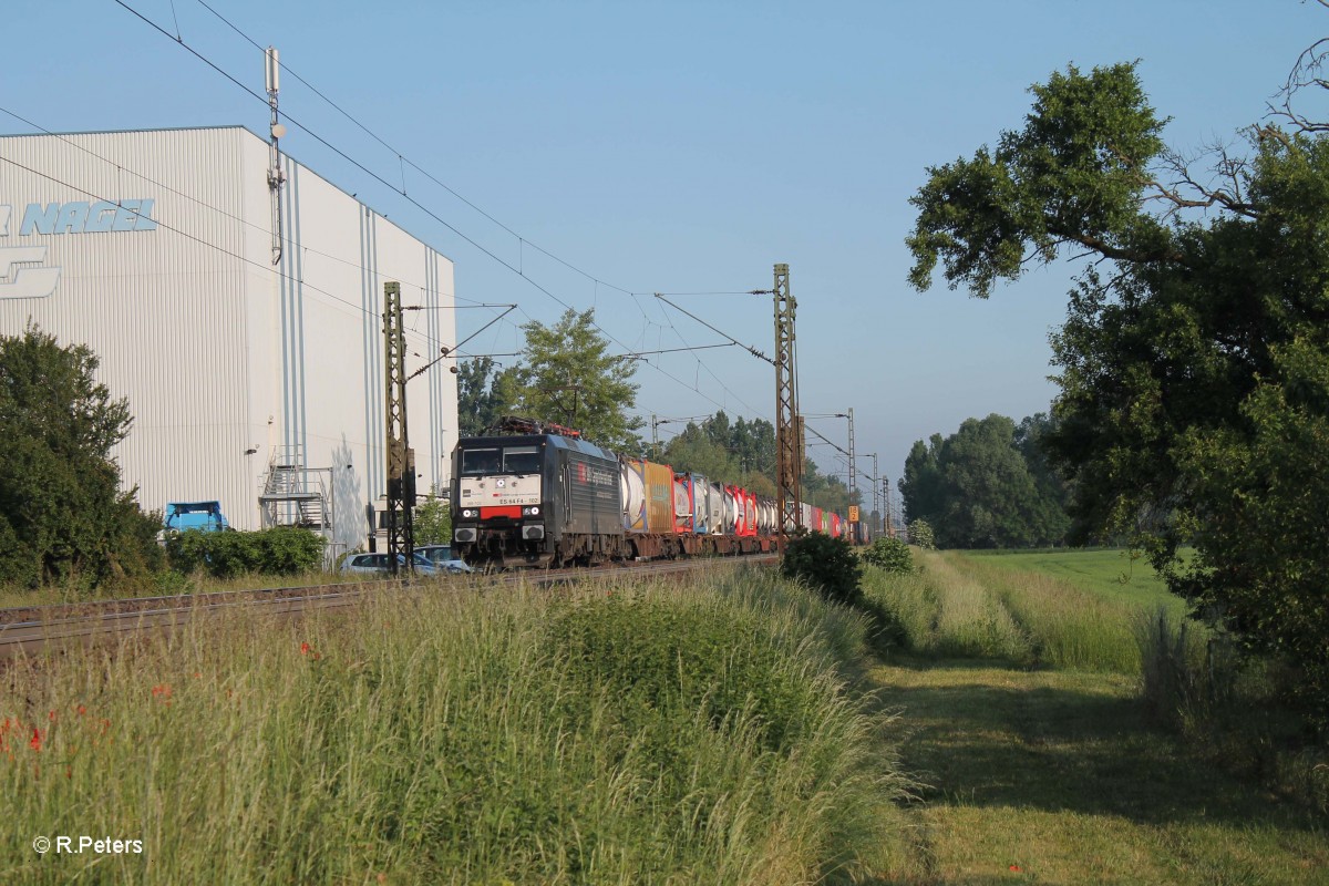 ES64 F4 102 mit einem KLV kurz vor Groß-Gerau. 20.05.15