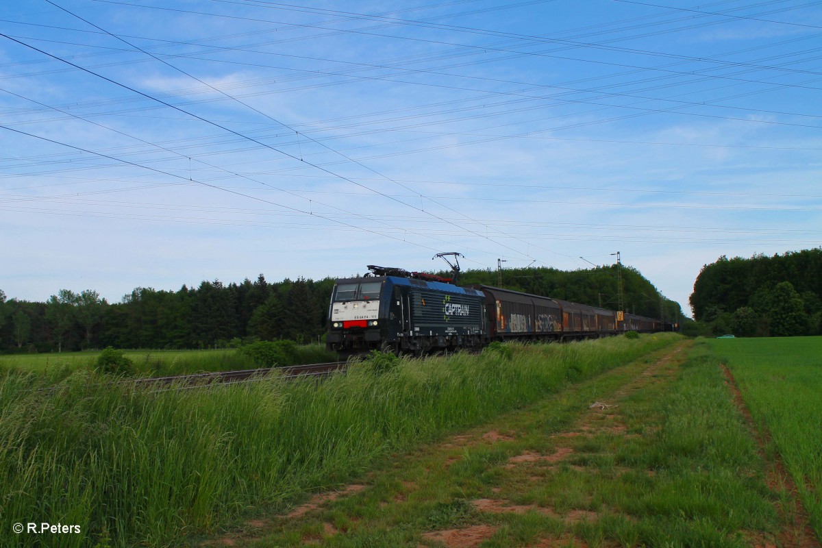 ES64 F4 111 zieht einen gedeckten Gterzug bei der Netztrennstelle Mainz/Bischofsheim. 15.05.15