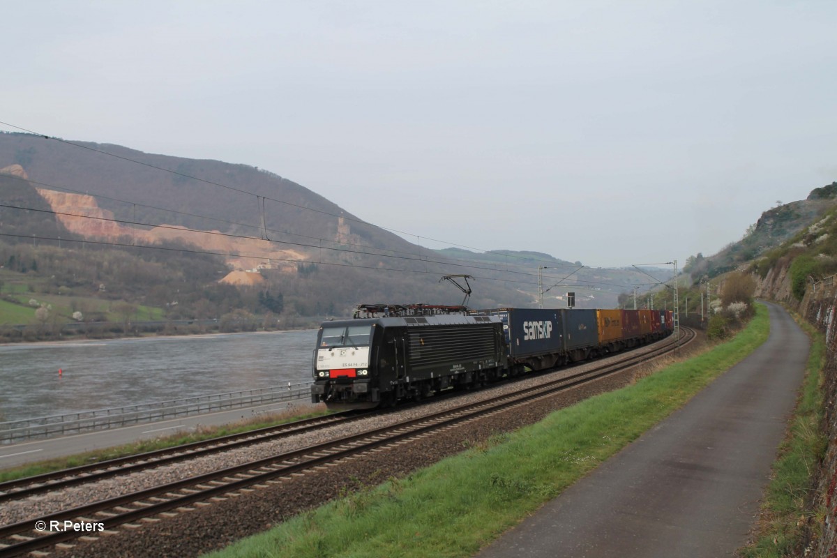 ES64 F4  212 zieht mit einem Containerzug bei der BLockstelle Bodenthal richtung Wiesbaden. 21.03.14