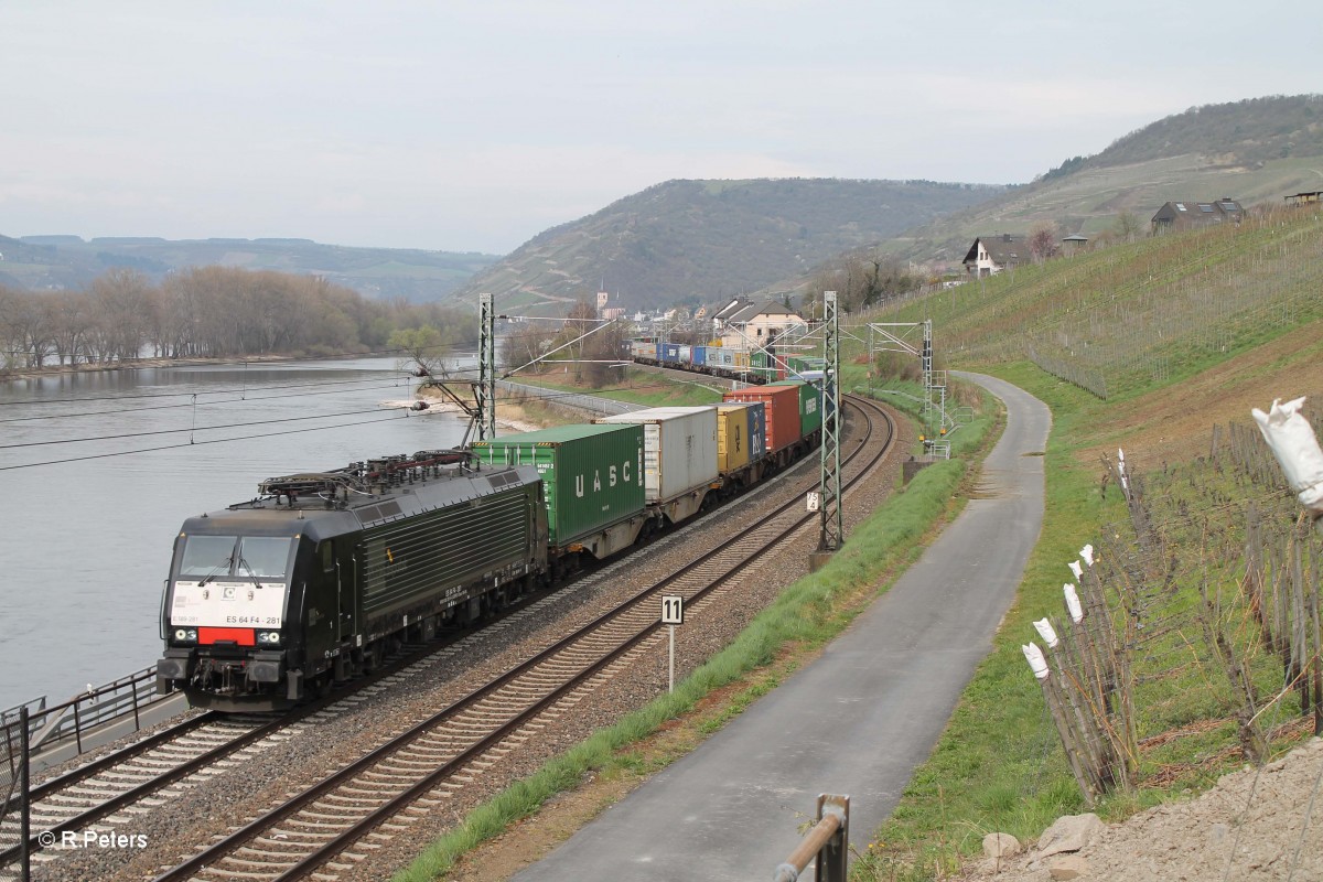 ES64 F4 281 mit Containerzug kurz hinter Lorch am Rhein. 21.03.14