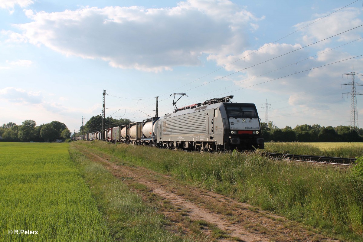 ES64 F4 455 mit einem KLV bei der Stromkreistrennstelle Bischofsheim. 20.05.15