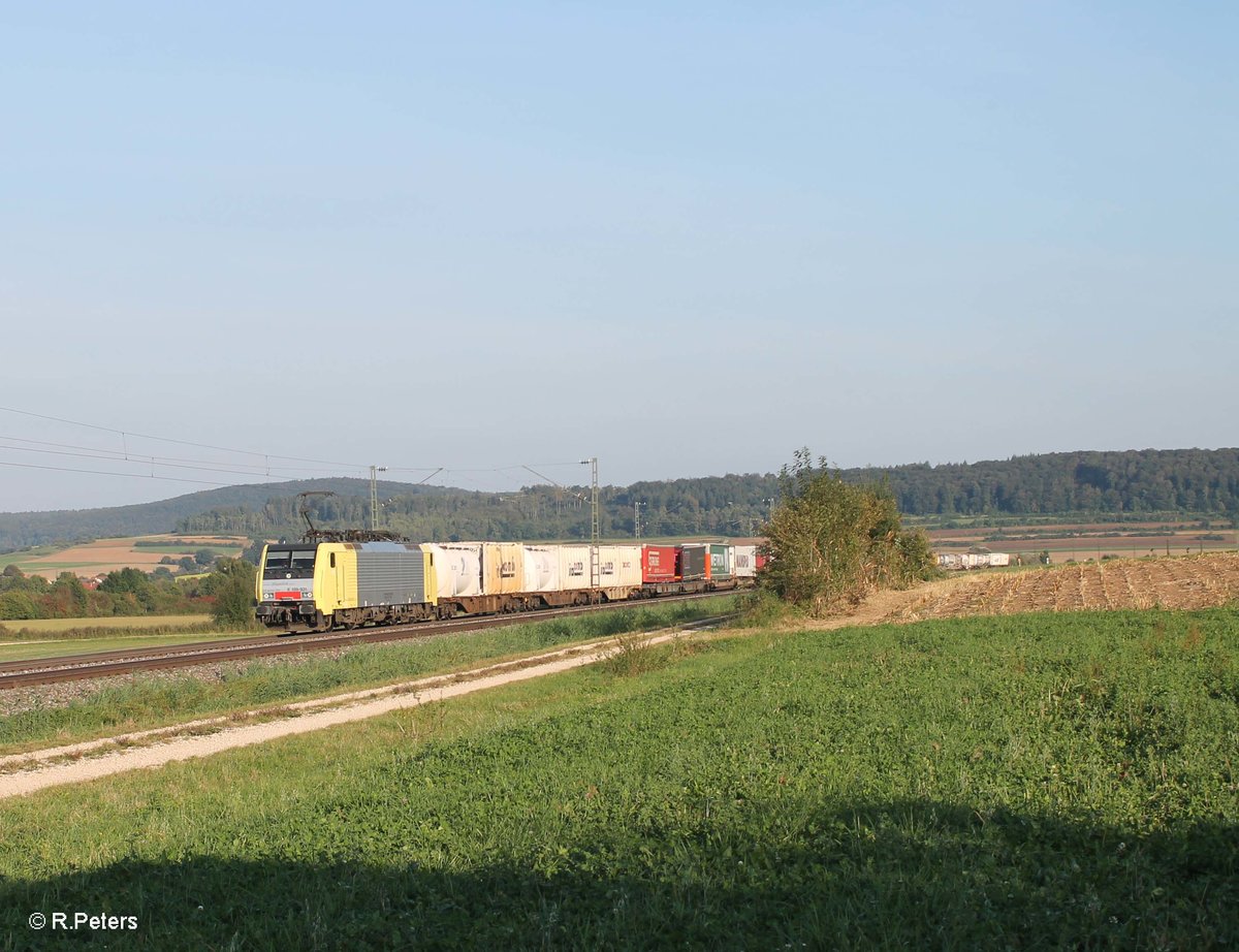 ES64 F4 931 zieht den KLV Zug DGS 41822 bei Wettelsheim in Richtung Würzburg.24.09.16