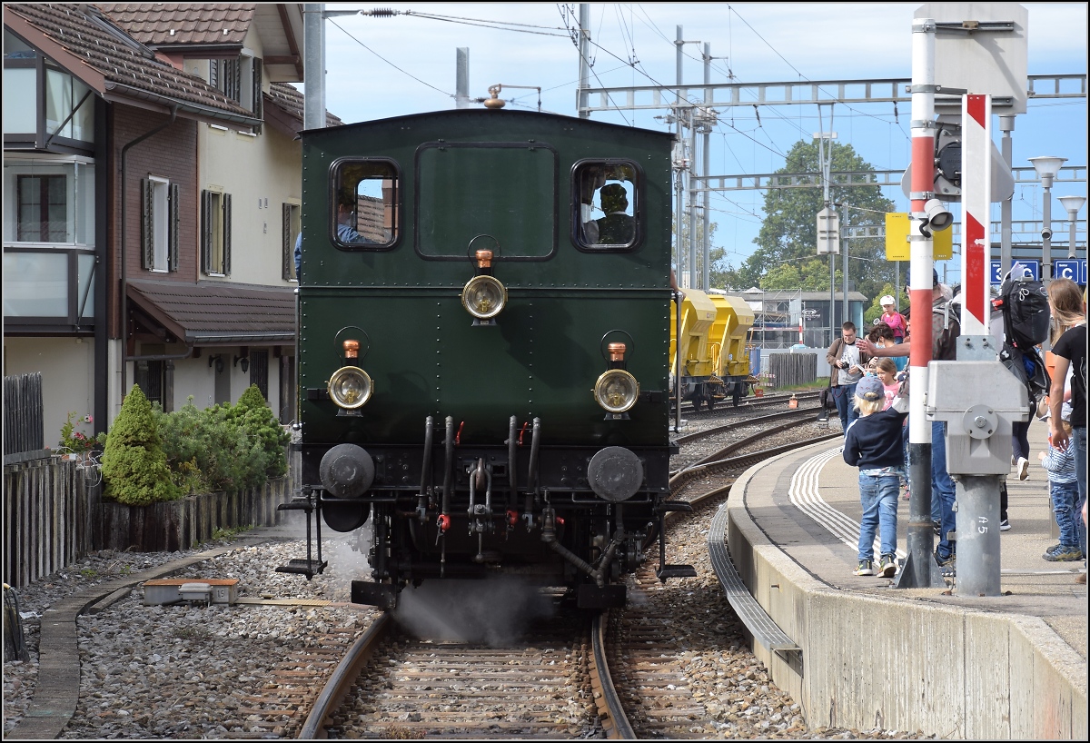 Fahrtag DVZO mit 120-jähriger Lady.

Ed 3/3 401 'Bauma' in Hinwil. Oktober 2021.