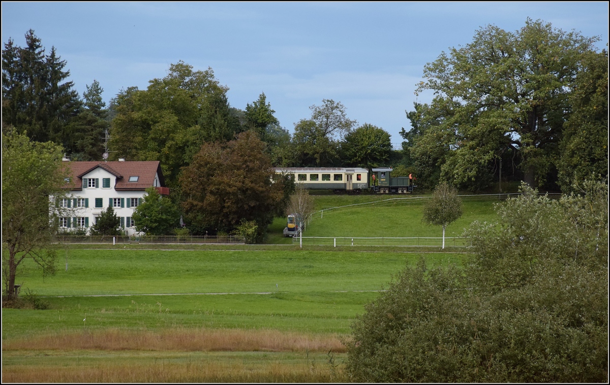Fahrtag Wolfhuuser Bahn.

Vorbeifahrt am Egelsee. Grundtal, Oktober 2021.