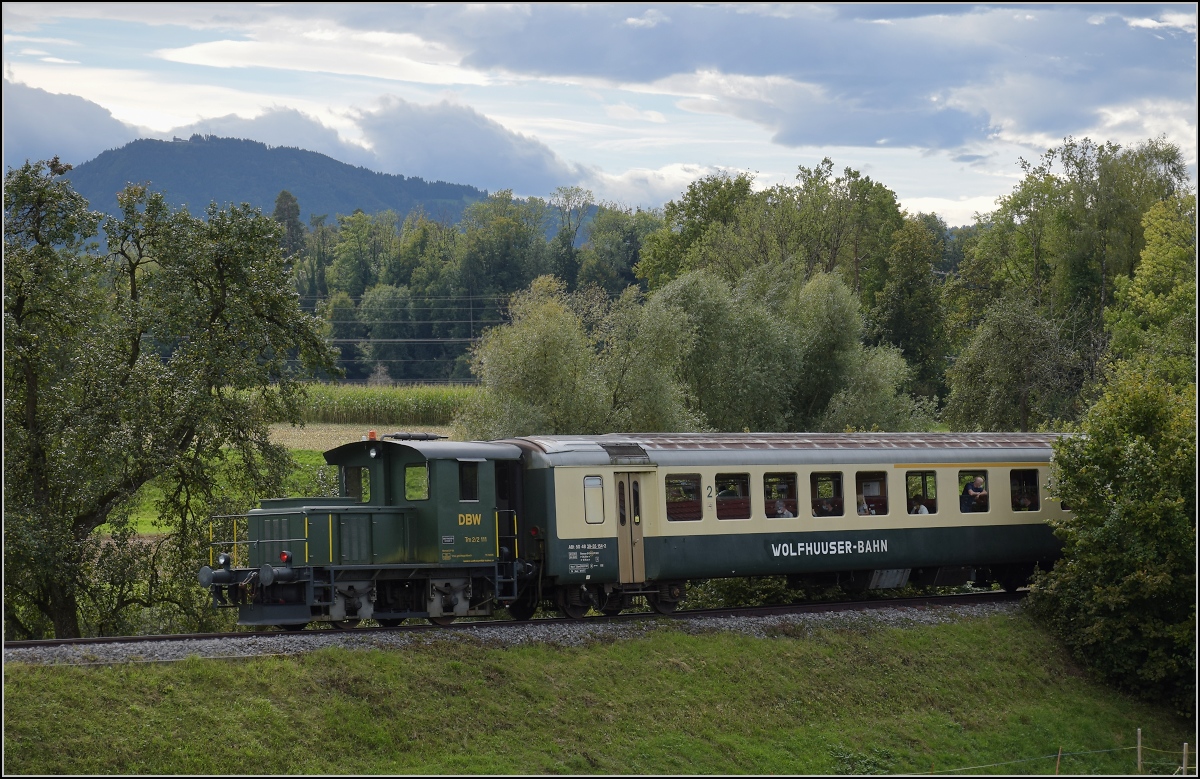 Fahrtag Wolfhuuser Bahn.

Vorbeifahrt Büel am Ortsende Bubikon. Oktober 2021.