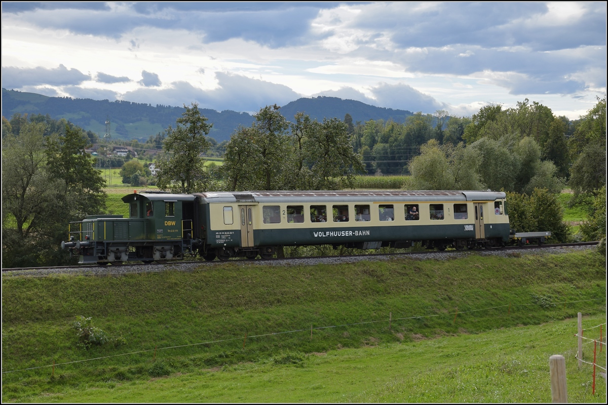 Fahrtag Wolfhuuser Bahn.

Vorbeifahrt Büel am Ortsende Bubikon. Oktober 2021.