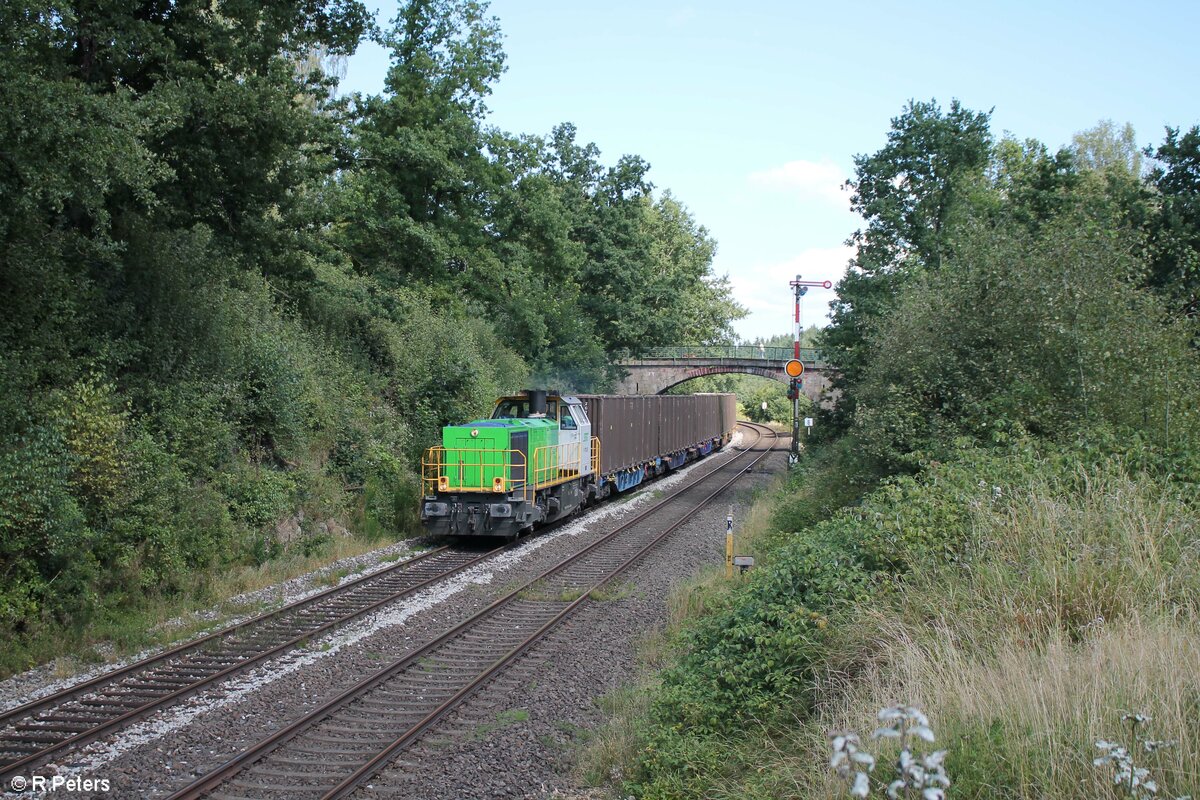 G1700.03 mit dem Hackschnitzelzug aus Wiesau nach Niedergörne umgeleitet über Regesnburg bei Reuth bei Erbendorf. 03.09.21