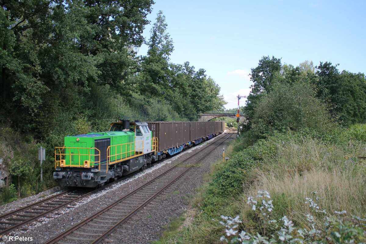 G1700.03 mit dem Hackschnitzelzug aus Wiesau nach Niedergörne umgeleitet über Regesnburg bei Reuth bei Erbendorf. 03.09.21