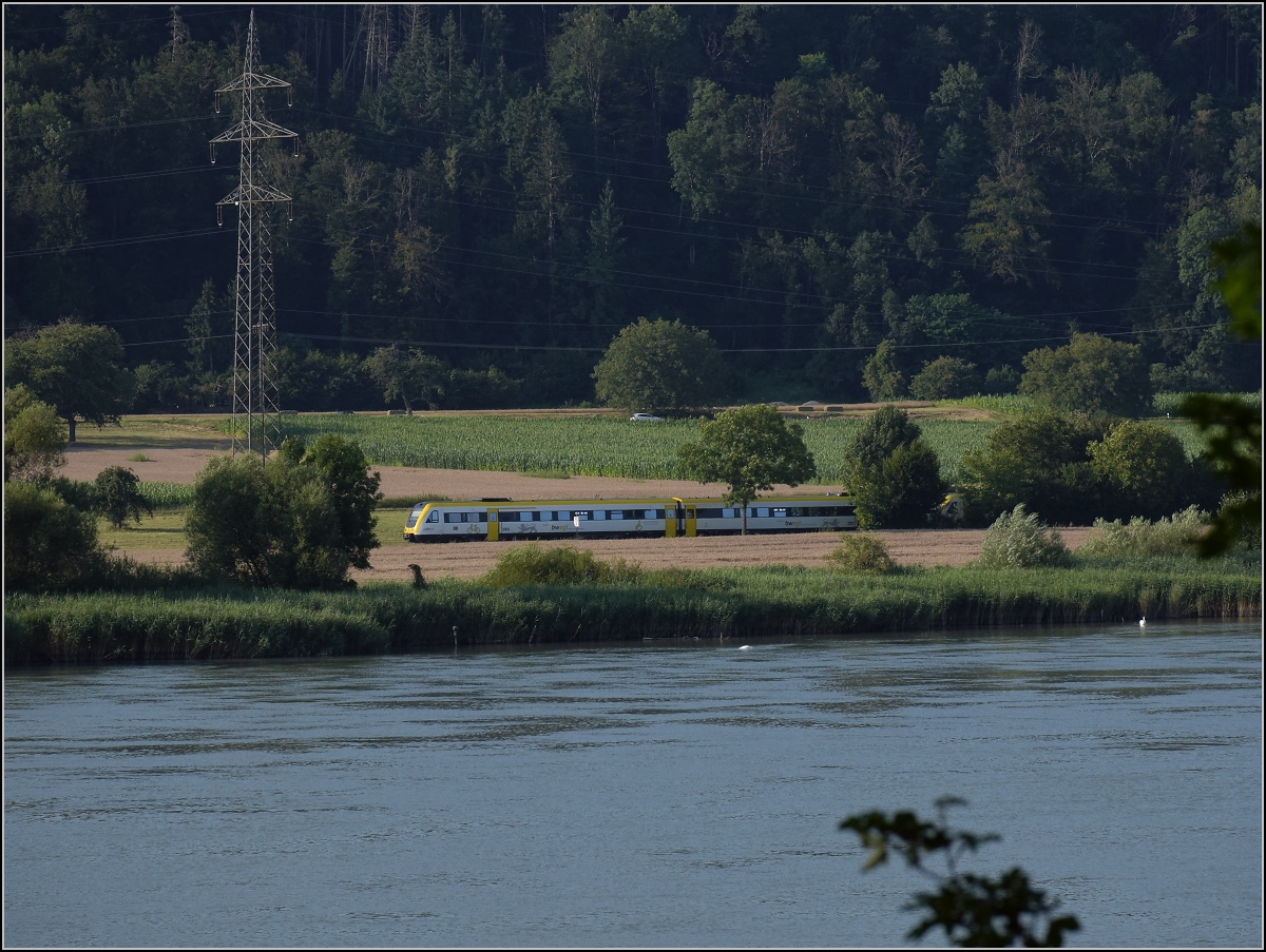 Hochwasser am Hochrhein.

Dem Oberwasser vom Kraftwerk Ryburg-Schwörstadt sieht man das Hochwasser nicht an, während in Deutschland ein 612 vorüberzieht. Juli 2021. 