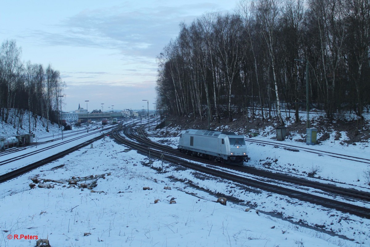 In Marktredwitz angekommen heisstes Kopfmachen, Abkoppeln, umfahren und ans Andere Ende des Zuges setzen um dann Richtung Hof weiter fahren zu können. 76 111 beim umsetzen. 21.02.15