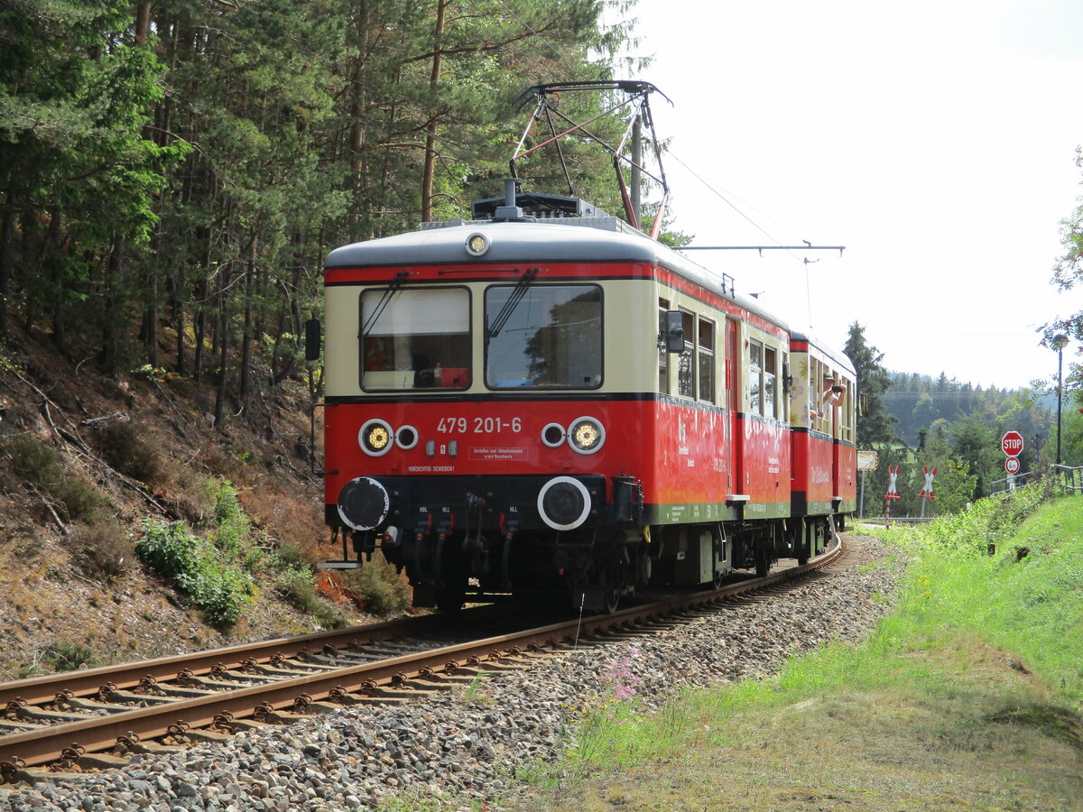 Lange braucht man in Lichtenhain nicht auf die Bergbahn warten.So bekam ich 479 201 und 205,am 28.August 2022,bei der Einfahrt in Lichtenhain vor die Linse.