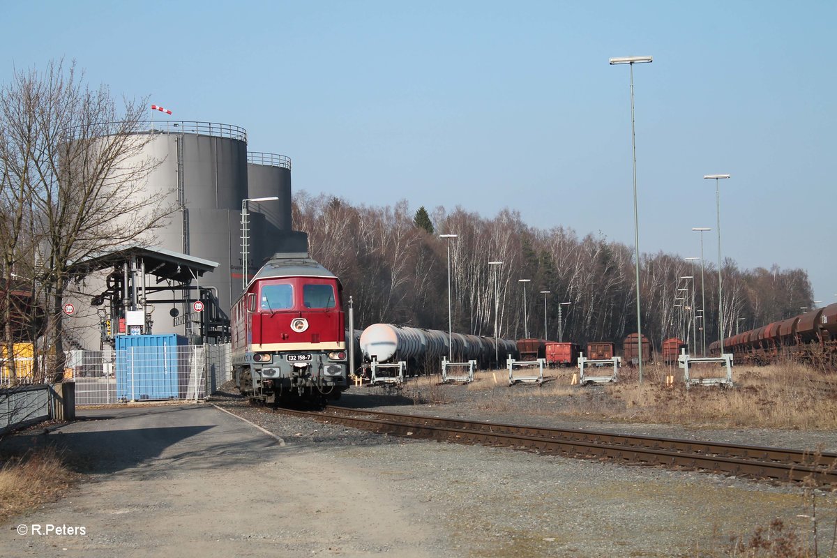 Langsam rollt 132 158 los in Richtung ersten Teil des Kesselzuges.