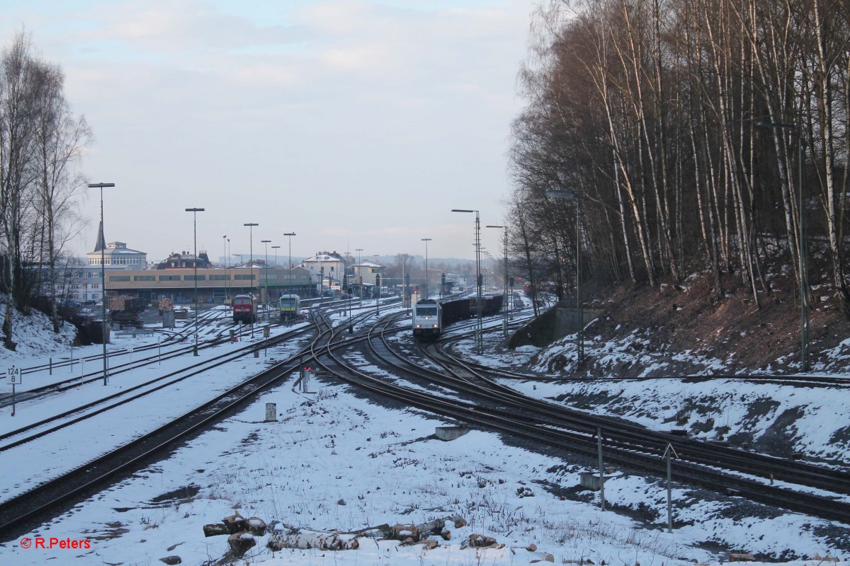 Langsam setzt 76 111 den 48340 Schrottzug Cheb - Könitz in Marktredwitz in Bewegung. 21.02.15