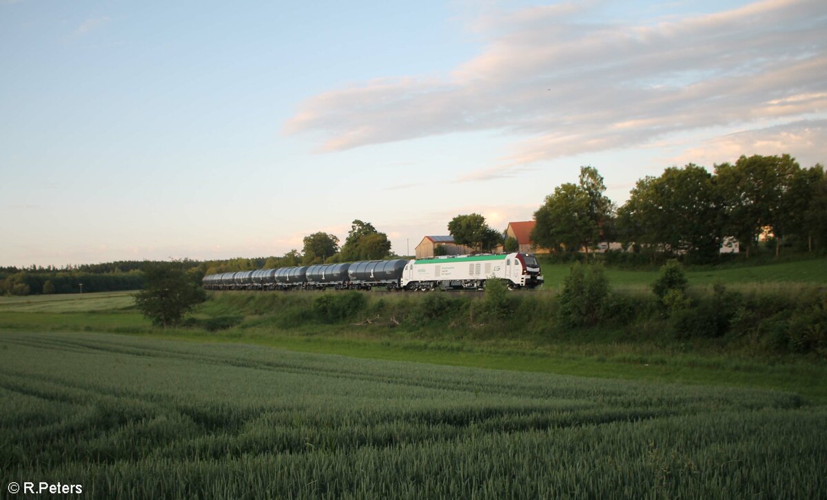 LEG 159 228 zieht am Abend den Kesselzug nach Sand Bayern bei Escheldorf. 21.06.21